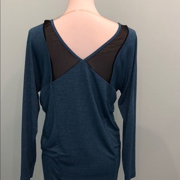 Lucy Workout Shirt sz Small - Picture 2 of 4